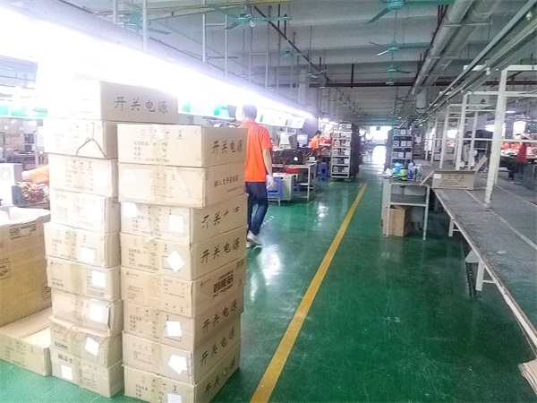 江蘇-紙箱側(cè)面貼標使用現(xiàn)場